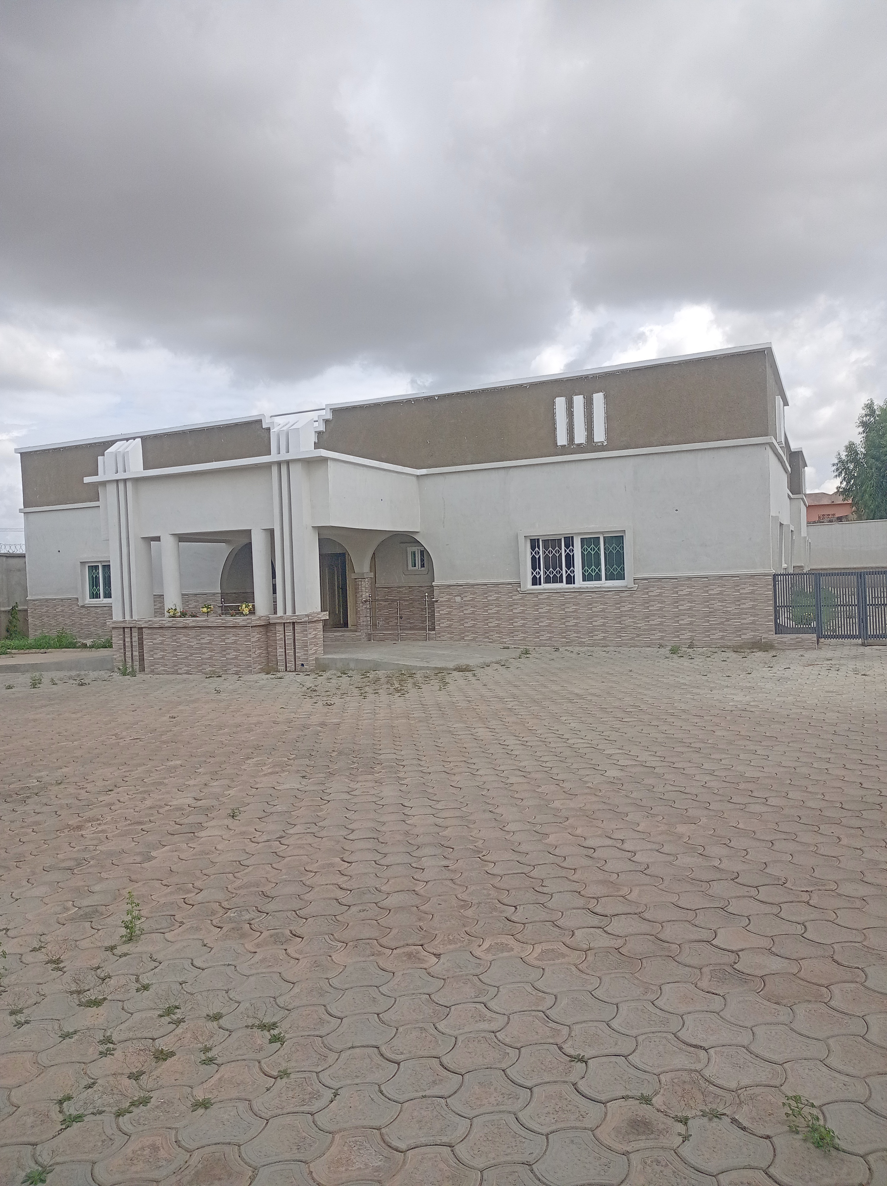 6 bedroom flat for sale 