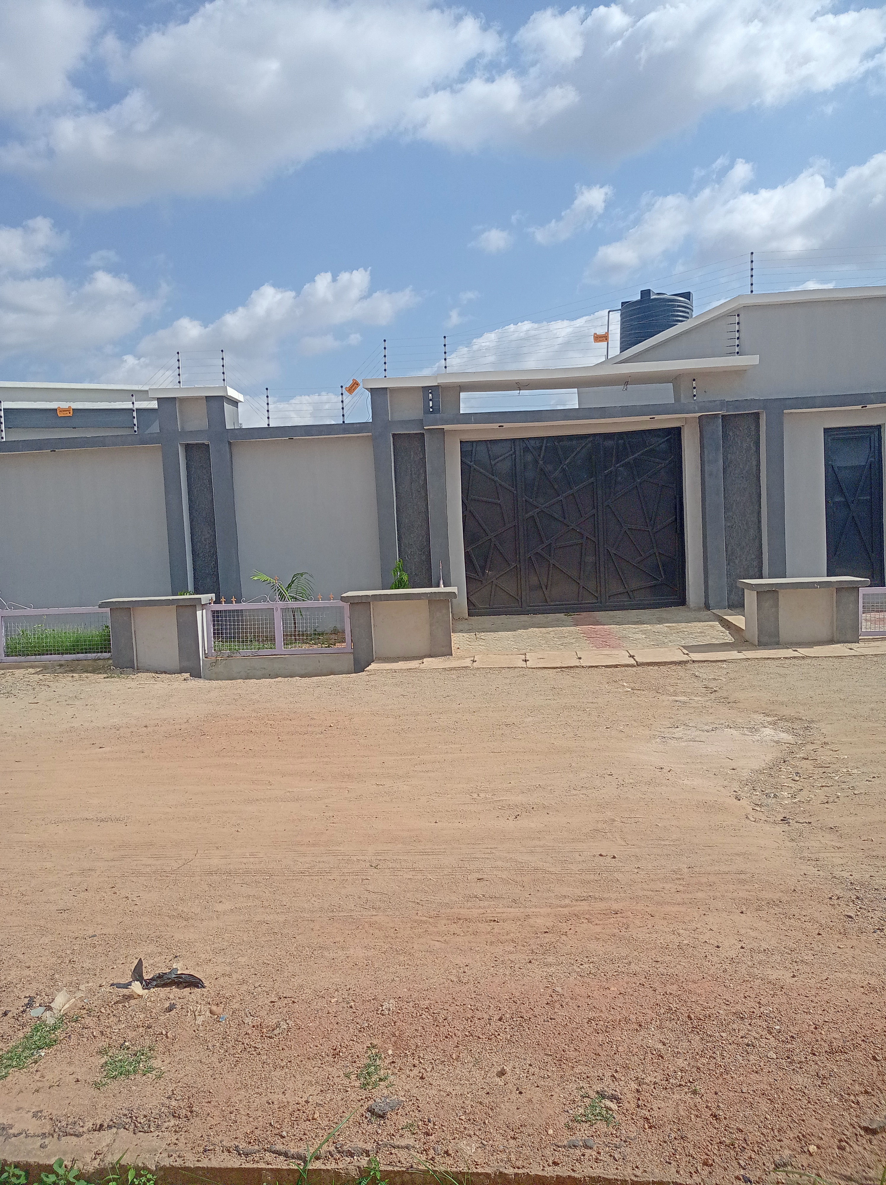 Three Bedroom flat for Sale at Goruba Road G.R.A Katsina 