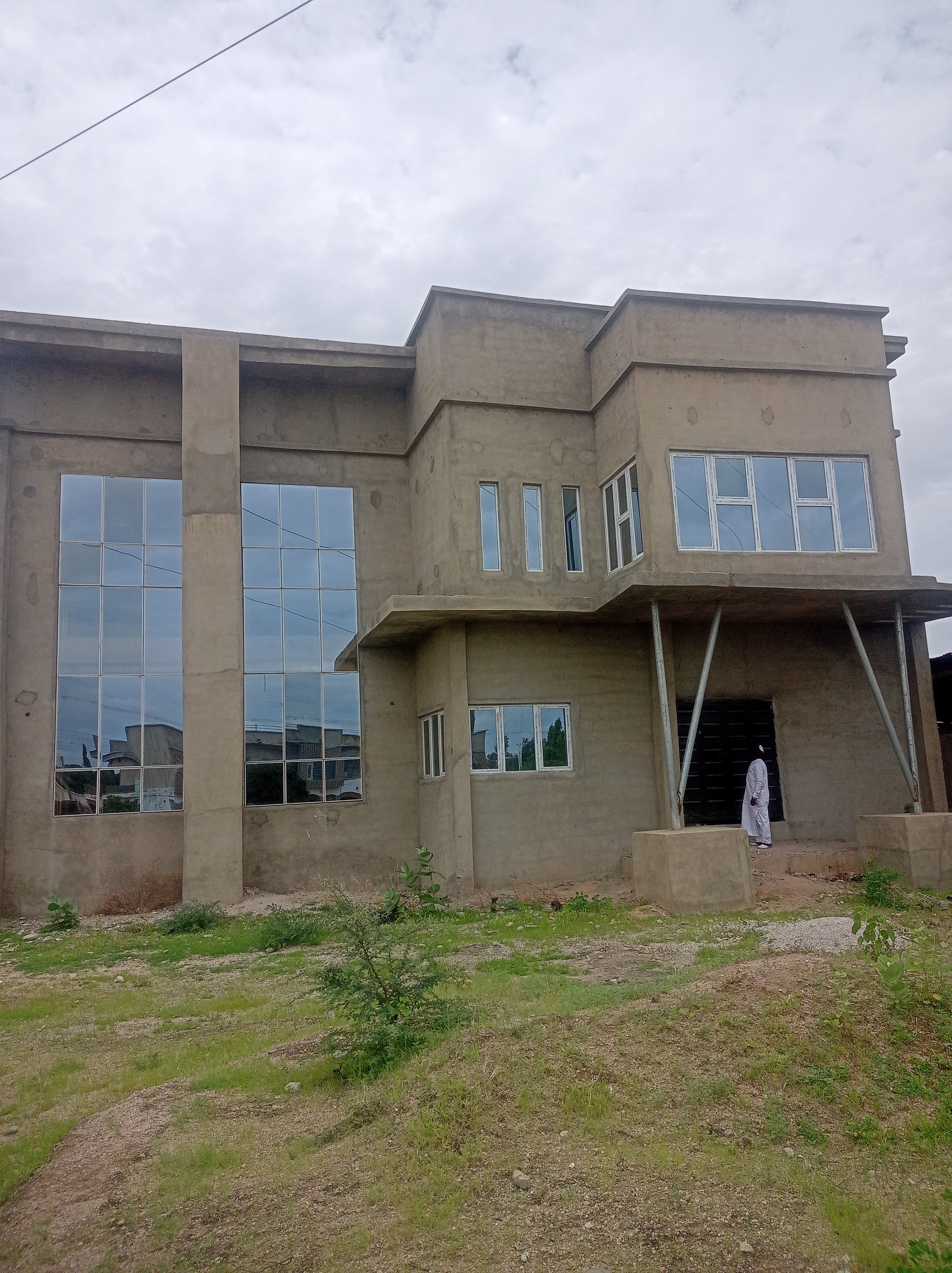 Commercial building for sale