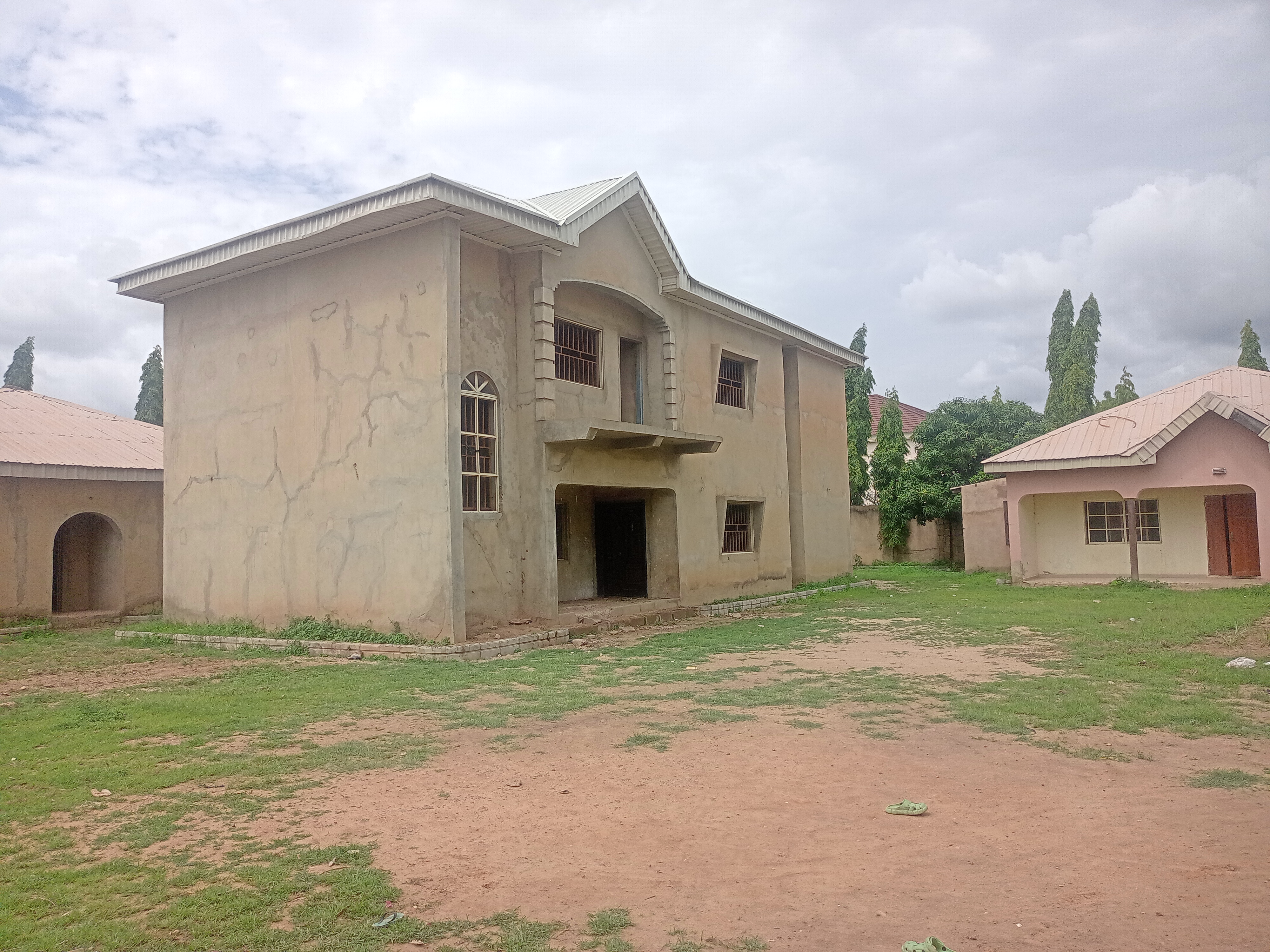 Uncompleted Duplex, Three bedroom flats with BQ on 150 x 150 ft