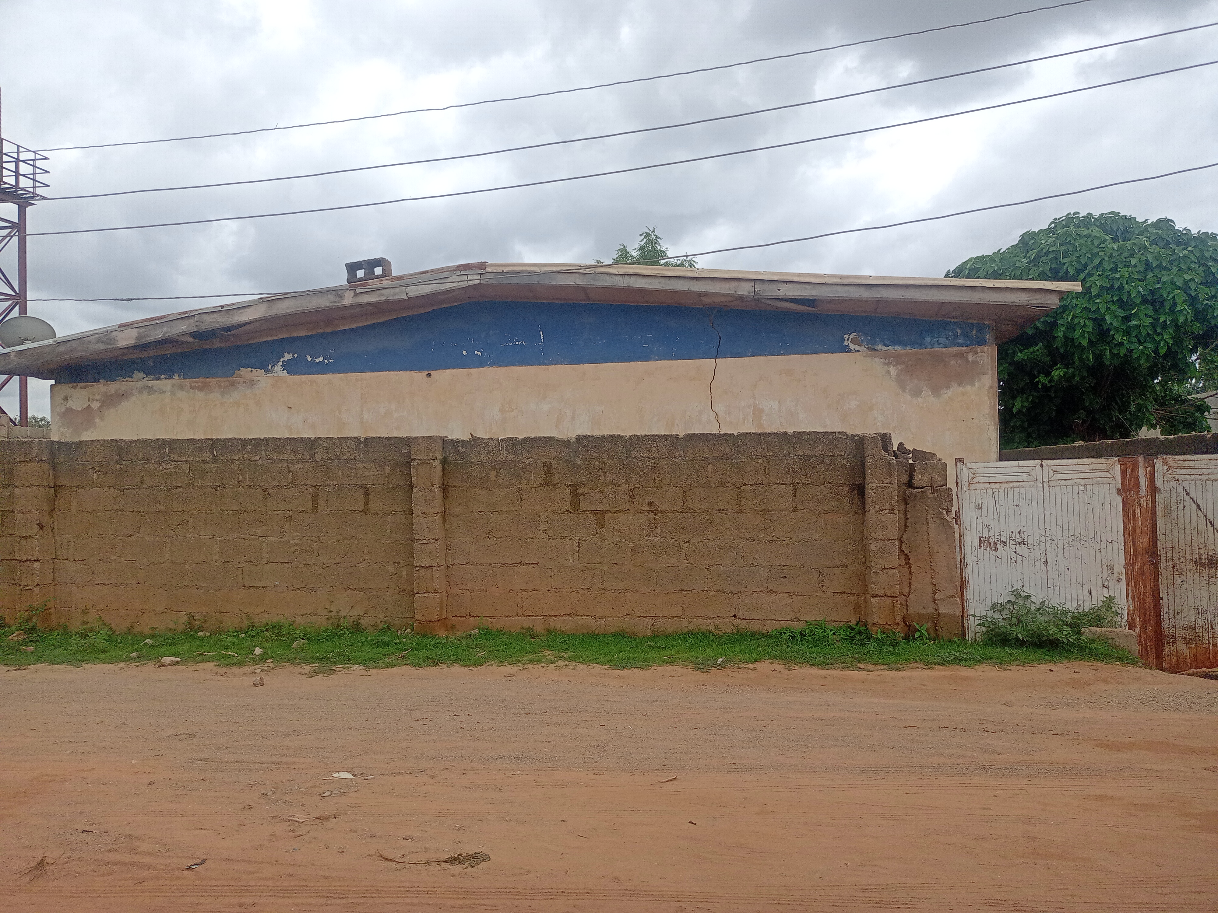 Three Bedrooms for sale at Bayajidda Road Katsina State on 75 x 100 ft