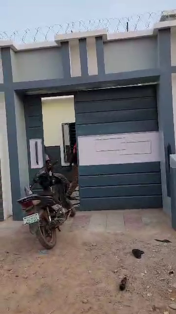 Three Bedroom for sale along Arabian Quartetrs Katsina State going for only 32m