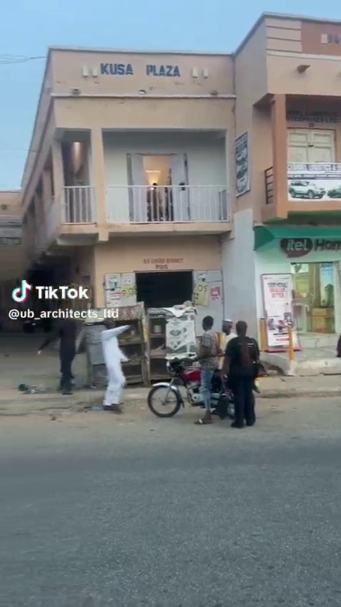 Plaza for sale along Barhim round about Katsina State Features -7 shops with 1 bigger shop on Ground Floor -8 shops on First Floor -230 m2 in total Going for only 100m