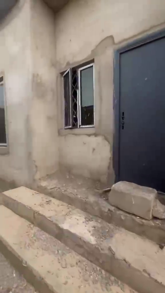 Uncompleted 6 bedroom duplex for sale at Lowcost extension Katsina State Feautures -6 bedrooms ensuite -2 Livingrooms -Kitchen -Gate house -2 bedroom BQ ensuite -380m2 in total  Going for only 75m